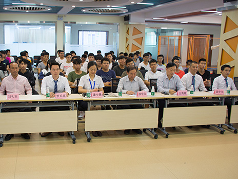 ��У��������Эͬ���ˡ�������˾����ݻ����Ƽ�ְҵѧԺ����ҵ�Զ�����Ȥ�ࡱ˳������